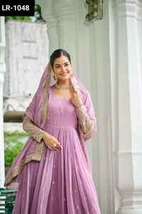 Vêtements ethniques indiens Faux Georgette couleur poussiéreuse unique avec travail brodé avec bordure en dentelle Dupatta ensemble pour robe de mariée - Product Image 3