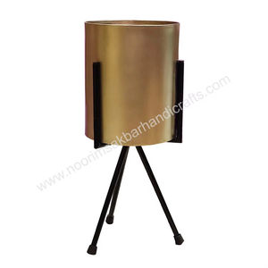 Maceta de latón de alta calidad personalizada, diseño de Metal único moderno con soporte negro para decoración del hogar y el jardín, flores artificiales - Product Image 1