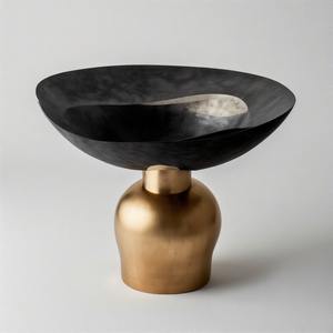 QueenlyTaste Deep Bowl Dish Imperial Opulence Regal Chapado en oro Cuenco para servir hecho a mano con adornos de Royal Crest - Product Image 5