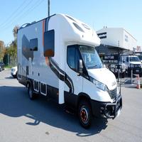 Caravane de luxe moderne 4x4, mini camping-car, véhicule de camping tout-terrain pour 4 personnes, en acier inoxydable, confortable