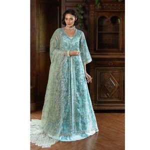 Robe de mariée vintage brodée, col en V, manches longues, coupe trapèze, longueur maxi, avec voile superposé et traîne Watteau, pour soirée formelle - Product Image 1