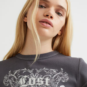 Vente en gros de t-shirts pour femmes en toile imprimée personnalisée à manches courtes et couleur personnalisées et taille à bas prix - Product Image 3