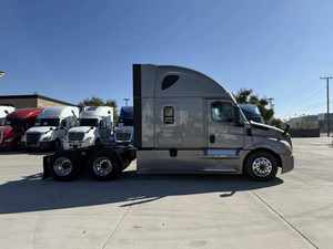 รถบรรทุก Cascadia 126 Sleeper ปี 2020 มือสองสมรรถนะสูง - 455 แรงม้า เกียร์อัตโนมัติ 12 สปีด Dt12 ส่งออกทั่วโลก - Product Image 4