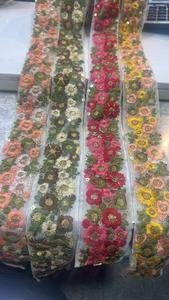 Borde de diseñador de encaje bordado multicolor personalizado para saris y vestidos para clientes y revendedores de boutique - Product Image 2