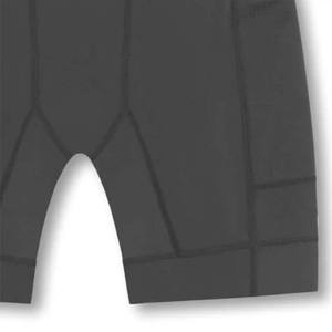 Short personnalisé OEM Vêtements de sport en polyester léger Short de plage à la mode pour hommes avec broderie - Product Image 5