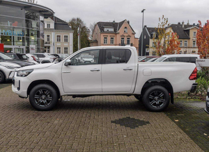 Camioneta TO-YO-TA HI-LUX 2.4MT PICK UP 2024 usada, limpia, de primera calidad. - Product Image 4