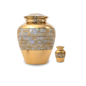 Urne de crémation de style américain en laiton de qualité brillante Urne dorée à la main avec incrustation de nacre pour cendres humaines ou animaux de compagnie - Product Image 2