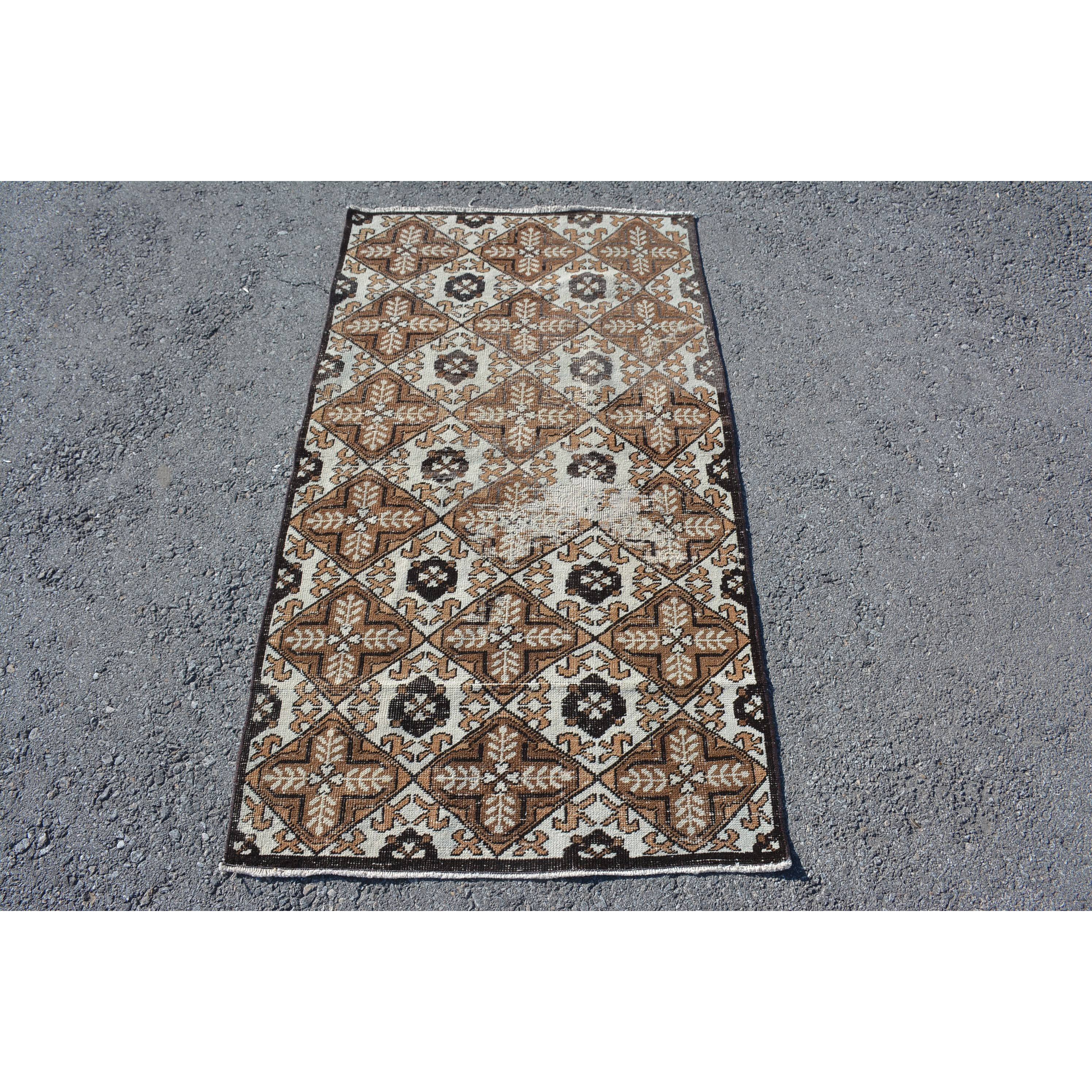 สีน้ำตาล