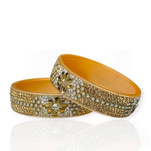 Ensemble de bracelets en acrylique de qualité supérieure à motif floral traditionnel, bordure en perles, plaqué or, tendance, pour mariage, vêtements de fête pour femmes, vente en gros - Product Image 1