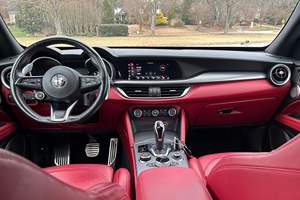 Alfa Romeo Stelvio Ti Sport Q4 2020 d'occasion, 280 ch, turbo 4 cylindres, transmission intégrale, intérieur rouge, non modifié - Product Image 4