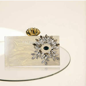 Elegante Reloj de Madera y Resina Hecho a Mano con Diseño Moderno Personalizado, Artesanía de Resina Perfecta de Falak World Export - Product Image 2