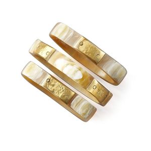 Poignets, bracelets et bracelets en corne de buffle naturelle fabriqués à partir de corne de buffle véritable, disponibles dans un assortiment de - Product Image 1