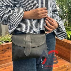 Bolso cruzado de cuero genuino OEM de alta calidad para mujer, bolso de hombro de cuero de vaca personalizado, bolso de mano negro de moda para mujer - Product Image 1