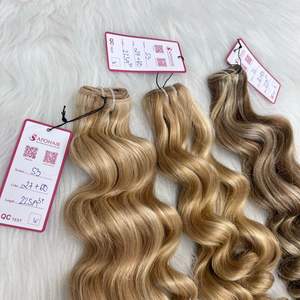 Machine à coudre trame extensions de cheveux # 1B + 3 extensions de cheveux ondulés cheveux trame prix de gros couleur personnalisée - Product Image 4