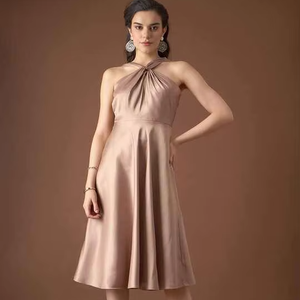 Robe midi décontractée en satin à bretelles et évasées de meilleure qualité pour filles T-shirt parfait à offrir en option - Product Image 3