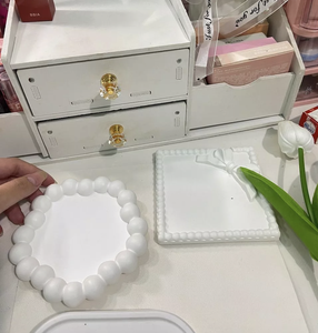 Bandeja Moderna de Concreto Blanco con Diseño de Burbujas para Exhibición de Joyas y Organización de Mesa, Artesanía de Cemento Liso de Vietnam - Product Image 4