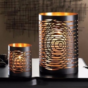 Portavelas votivo de hierro tradicional con paneles recortados inspirados en flores perfectos para decoración Mandir o usos sagrados - Product Image 4