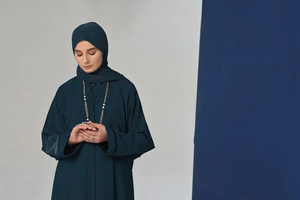 Nouvel arrivage d'abaya à manches longues brodée style modeste pour femmes impression droite de paillettes couleur unie respirante en vente - Product Image 4