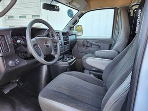 GMC Savana Cargo 2500 RWD 2024 Blanca, Volante a la Izquierda, Asientos de Tela Oscura, Sistema de Navegación Bluetooth, Paquete de Conveniencia - Product Image 5