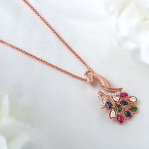 Pendentif Paon en Argent Sterling 925 Plaqué Or Rose et Rhodium, Sertie de Diamants, Zircons et Perles, Forme Animale Élégante, Idéal pour Cadeau de Fiançailles - Product Image 1