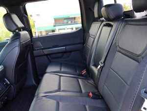 Pick-up Raptor 2024 d'occasion, robuste, tout-terrain, suspension sport, caractéristiques de sécurité avancées, cuir, alliage d'aluminium - Product Image 3