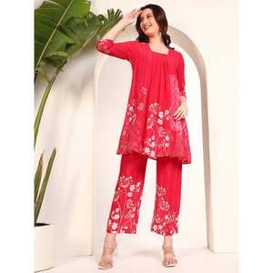 Deebaco Women's Red Floral Printed 2-Piece Co-Ord SetTunic With Ankle Length Pants Pleated Detail Loose Fit Casual Outfit - Product Image 4