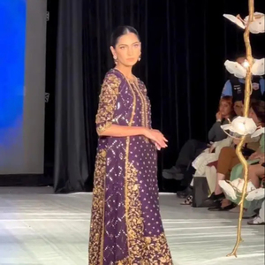 Fil de Georgette lourd de concepteur de style indien de qualité supérieure avec pantalon haut brodé séquence avec Dupatta au prix de gros - Product Image 1