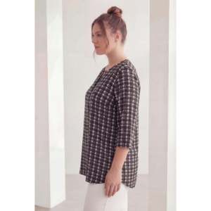 Blusa de Mujer Talla Grande con Estampado Abstracto, Color Negro - Product Image 2