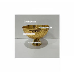 Cuenco de Chocolate de Latón con Acabado Dorado Hecho a Mano sobre Pedestal, Cuenco Decorativo de Metal Indio Vintage para Decoración del Hogar - Product Image 1