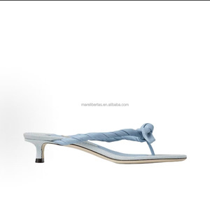 Mules de plage décontractées pour femmes JC Liss 35, tongs en cuir de qualité supérieure avec nœud décoratif, bout rond, talon fin de 3,5 cm - Product Image 2