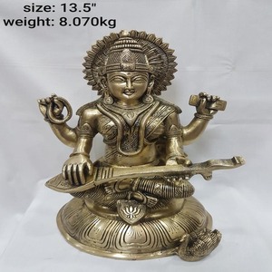 Statue traditionnelle en laiton Saraswati Veena faite à la main (déesse hindoue) pour la décoration de la maison - Product Image 1