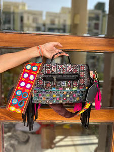 Nouveauté Sac Banjara en Cuir Souple Bohème Hippie Multicolore en Tissu de Coton Tribal Rajasthani Fait Main avec Franges et Pompons - Product Image 5
