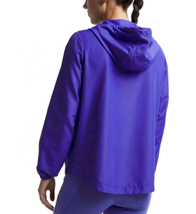 เสื้อกีฬาผ้าโพลีเอสเตอร์สำหรับผู้หญิงเสื้อกันลมเสื้อแจ็กเก็ตกันน้ำปรับแต่งโลโก้ได้ - Product Image 2