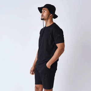 Camiseta informal de verano personalizada para hombre y pantalones cortos de chándal de cintura media con patrón sólido para actividades al aire libre - Product Image 1