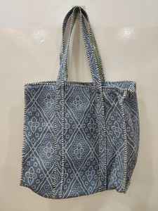 Bolsa de Mano Tradicional India Hecha a Mano, Elegante, Ligera, Ecológica, de Diseño, de Algodón con Estampado a Mano y Acolchada - Product Image 2