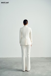 เสื้อเบลเซอร์แขนยาวผ้าเป็นมิตรกับสิ่งแวดล้อมพร้อมปกหนังเสื้อเบลเซอร์แบบรอยบากของผู้หญิงสูทเบลเซอร์พร้อมกางเกง - Product Image 3