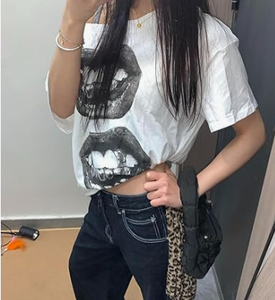 เสื้อสตรีทแวร์สไตล์กรันจ์แบบเปิดไหล่ข้างเดียว สำหรับวัยรุ่นและผู้หญิง ทรงโอเวอร์ไซส์ แขนสั้น พิมพ์ลายกราฟิก สไตล์ Y2K อีโม ยุค 2000 สำหรับฤดูร้อน ผ้าฝ้าย 100% - Product Image 5