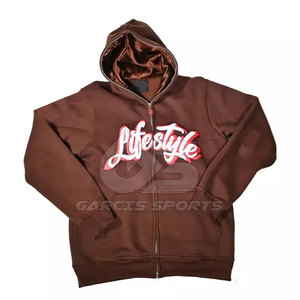 Sudadera con capucha de algodón mezclado para hombre con diseño en relieve y bolsillo de canguro para estilo de moda callejera - Product Image 1