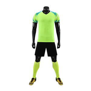 Design personalizzato e logo divise da calcio di alta qualità squadra ad asciugatura rapida 100% calcio in poliestere Set completo uniforme da calcio maschile e femminile - Product Image 4