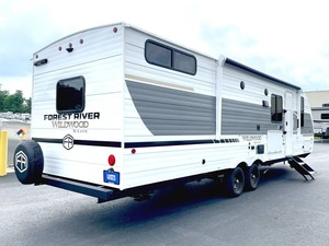Roulotte Fairly KH d'occasion 2026 Forest River Wildwood X-Lite 28VBXL prête à la vente - Product Image 2