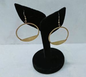 Pendientes Geométricos Clásicos y Elegantes de Latón Dorado Antiguo, Accesorio de Joyería de Oro Negro Mate para Mujer - Product Image 3