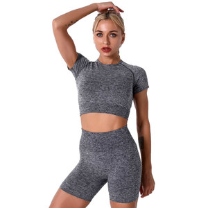 Conjunto de ropa deportiva de yoga sin costuras de 3 piezas con logotipo personalizado al por mayor, Top corto suave para mujer, pantalones cortos, Sujetador deportivo, ropa deportiva para gimnasio - Product Image 2