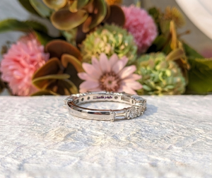Anillo de Compromiso y Eternidad Lurba Jewels con Moissanita de Corte Baguette de 1.30 CT, Oro Blanco Sólido de 14K, Apilable, para Aniversario - Product Image 3
