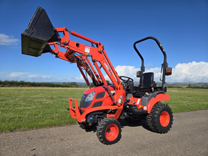 Nouveau tracteur compact Kioti NS6010 HST de 60 CV avec transmission hydrostatique 4x4, équipement agricole diesel, prêt pour le chargement, en vente maintenant - Product Image 3