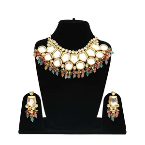 Ensemble collier et boucles d'oreilles Monalisa en laiton plaqué or 24 carats, alliage de zinc, style classique, serti de cristaux de strass, pour femmes - Product Image 2