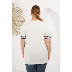 Camiseta de Mujer Talla Grande RMG en Color Crudo, Mezcla de Viscosa con Estampado Gráfico 'I Love', Top de Manga Corta en Tejido Cómodo - Product Image 4