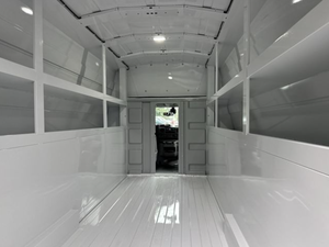 Fourgon utilitaire commercial diesel Euro 5 d'occasion pas cher, modèle E-350 pleine grandeur de 12 pieds 9 pouces, boîte manuelle, année 2026 - Product Image 4