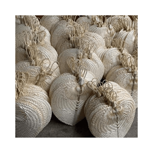 Abanico de corazón de bambú tejido a mano de Vietnam, artesanía ecológica al por mayor personalizable - Product Image 1