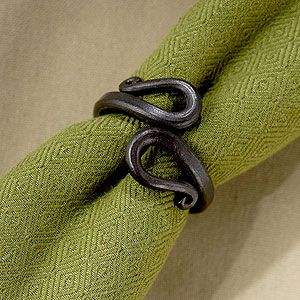 Anneau de serviette en fer artistique au design unique, ajoute une touche de personnalité à la décoration de table, parfait pour les événements de mariage, luxueux et durable - Product Image 6