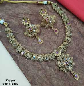 ENSEMBLE DE BIJOUX INDIENS TRADITIONNELS ET À LA MODE EN CUIVRE ENSEMBLE DE BIJOUX DE MARIAGE POUR FEMMES BOUCLES D'OREILLES ET COLLIER - Product Image 2